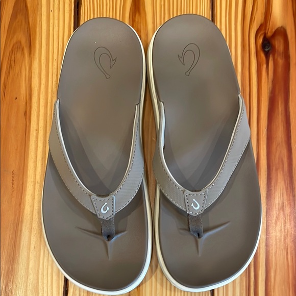 OluKai Women's Nu'a Pi'o - Taupe - Picture 3 of 6